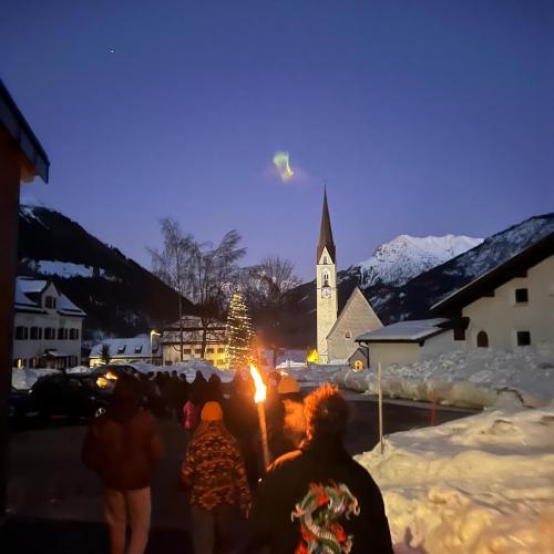 Fackelwanderung zur Pfarrkirche Elbigenalp